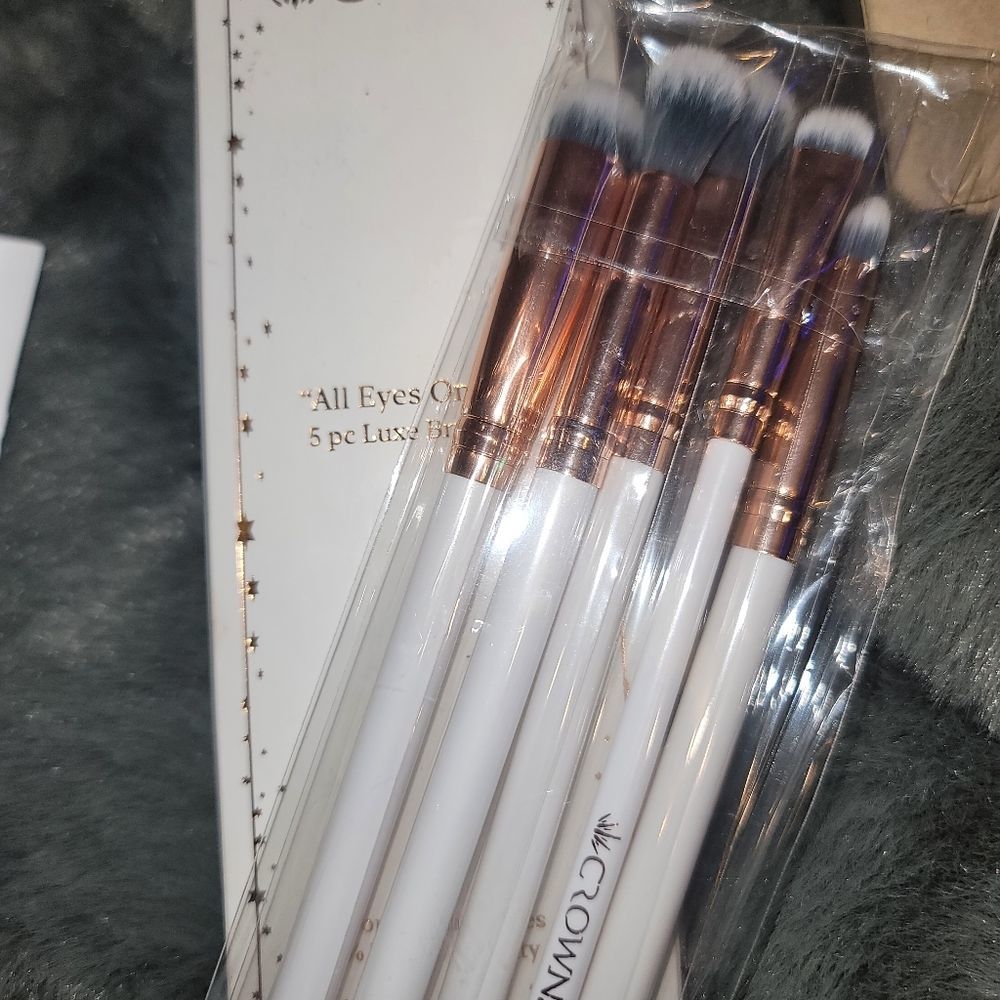 Eye makeup brushes - Picture 2 of 2